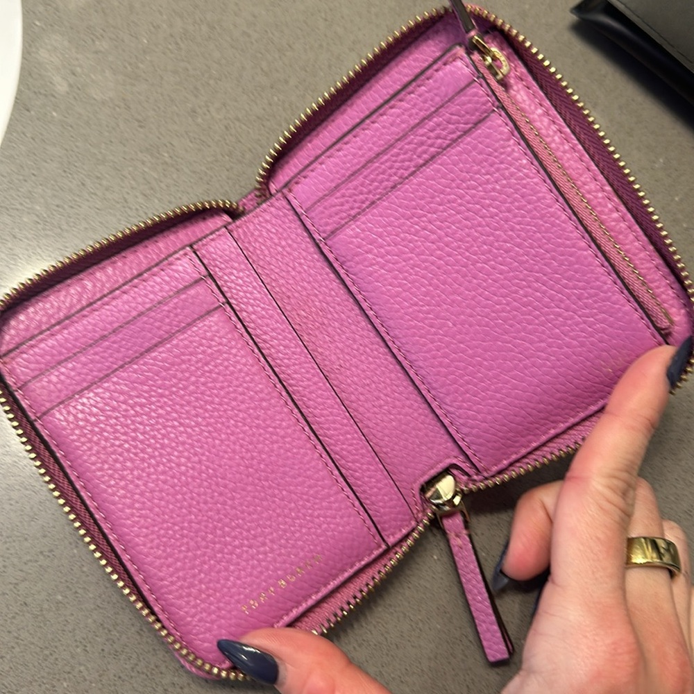 Reposh. Pink Tory zip wallet - Picture 3 of 3